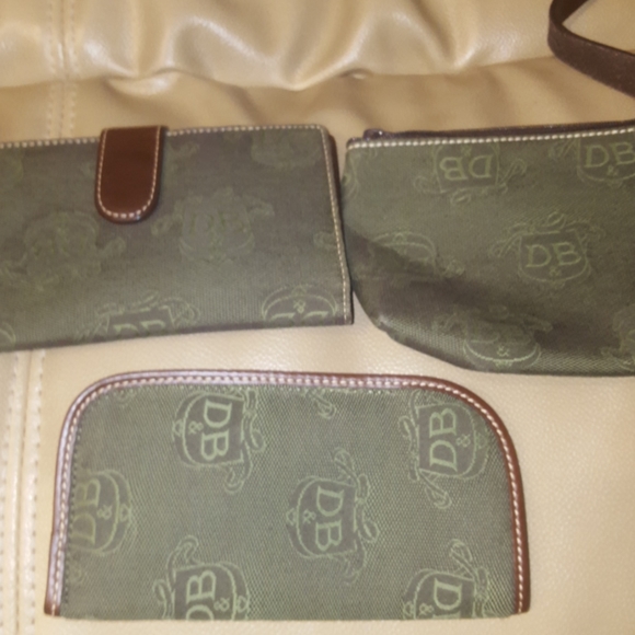 DOONEY & BOURKE TOTE With ACCESSORIES - Picture 2 of 13